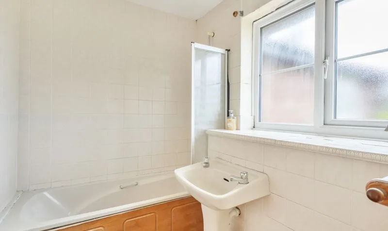 Melton Fields, Epsom, KT19, photo 9