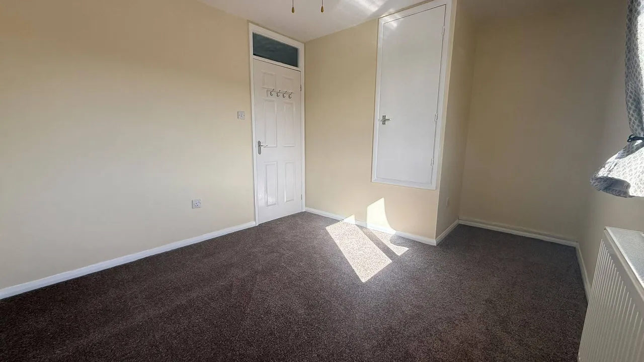 Rogers Close, PO12, photo 7