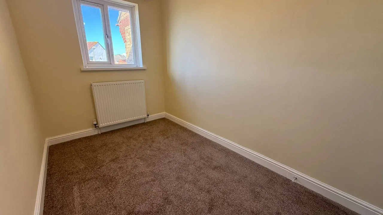 Rogers Close, PO12, photo 9