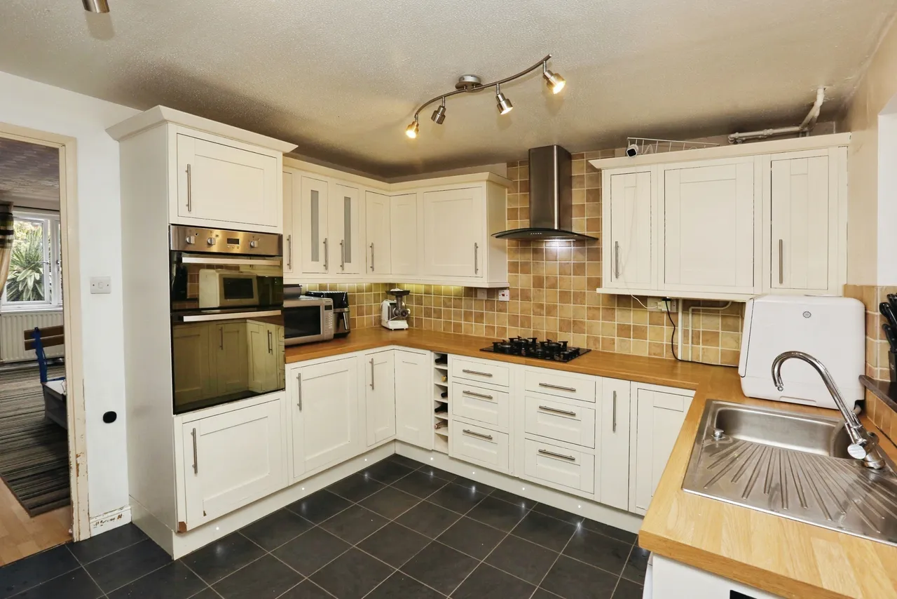 Rogers Close, PO12, photo 3