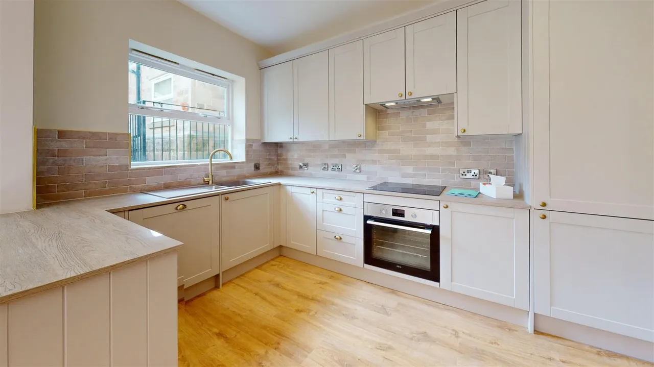 Regency Court, Ilkley, LS29, photo 2