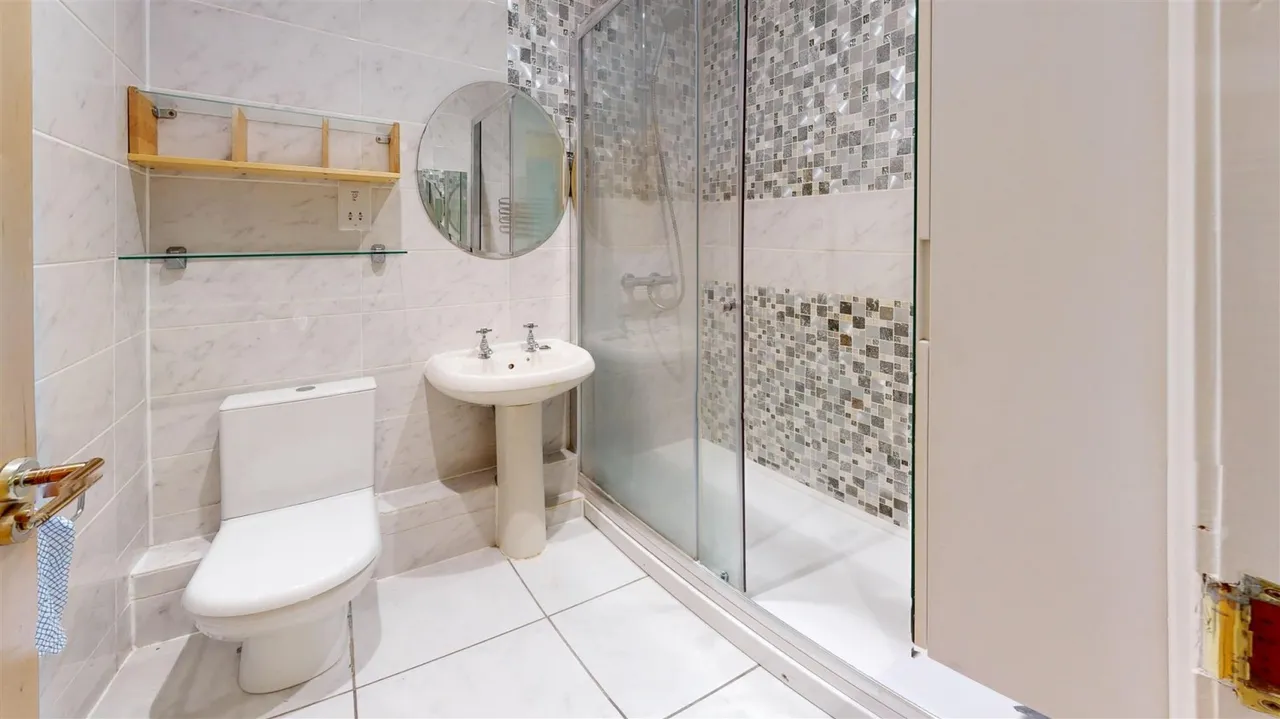 Regency Court, Ilkley, LS29, photo 5