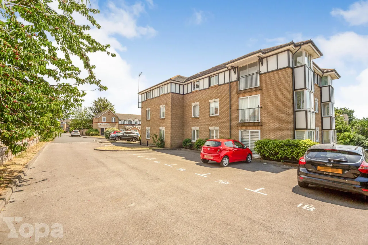 2 bed flat for sale, Norfolk Close, Dartford, DA1