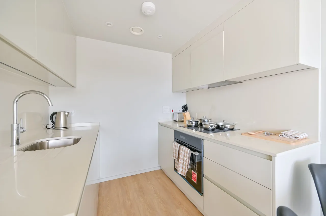 Showflat 3 (2 Bed) Heathrow House, 785 Bath Road, Hounslow, photo 5