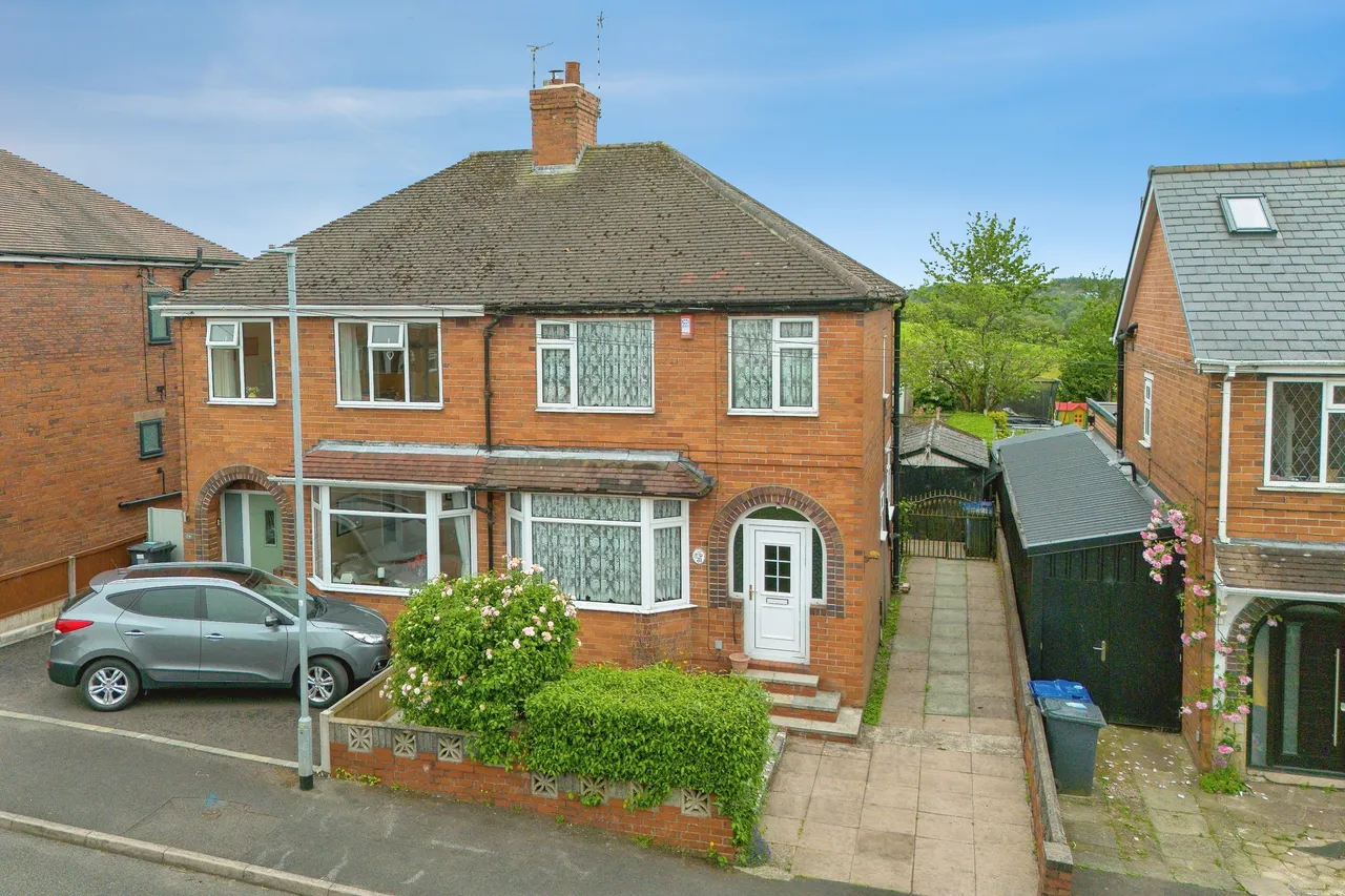 3 bed house for sale — Marsh Avenue, Stoke-On-Trent