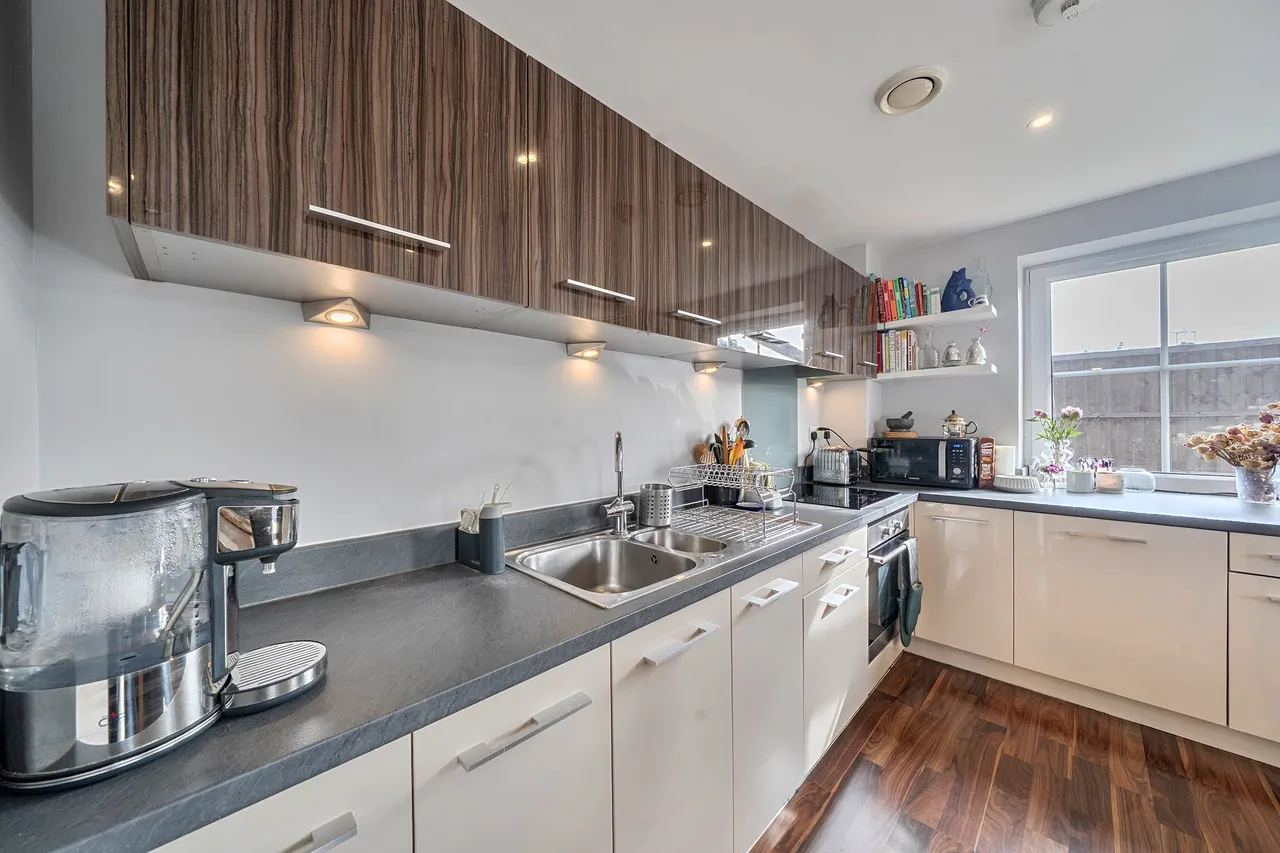 9 Brooklands Court, 415 Burnt Oak Broadway, Edgware, photo 11