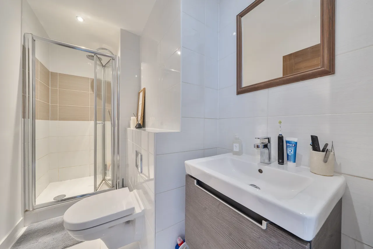 9 Brooklands Court, 415 Burnt Oak Broadway, Edgware, photo 5