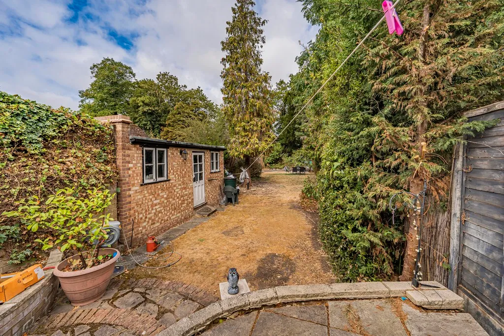 Ferrers Avenue, West Drayton, photo 13