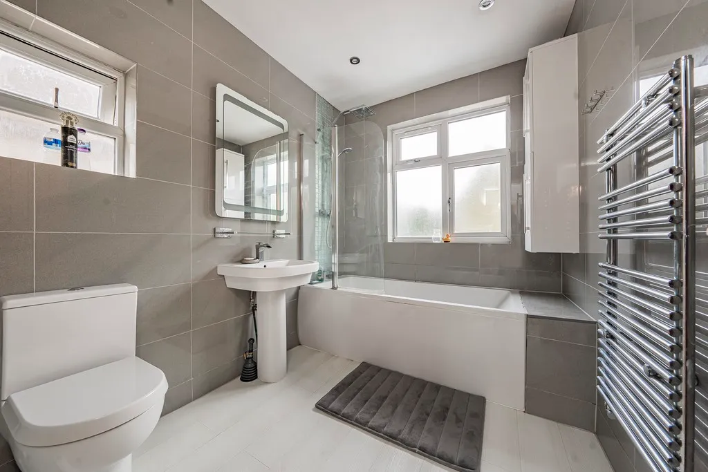 Ferrers Avenue, West Drayton, photo 9