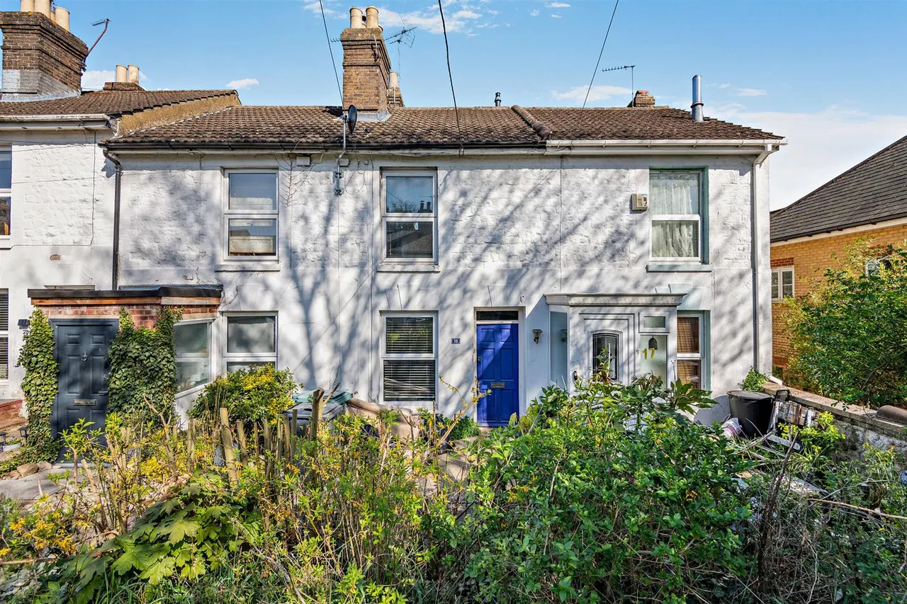 2 bed house for sale, St. Georges Square, Maidstone