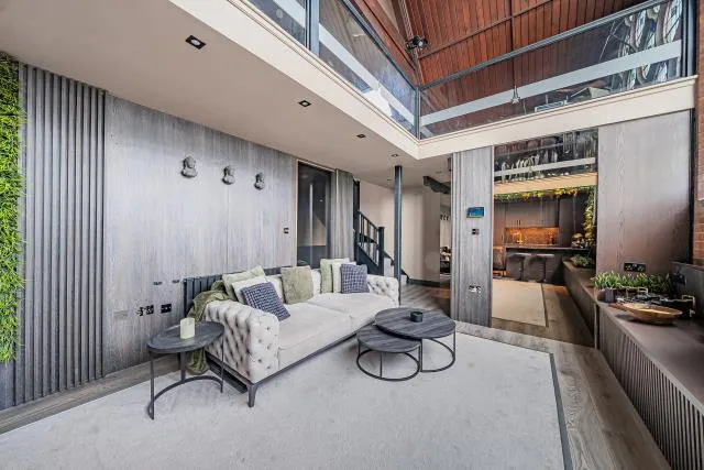 Alexandra Park Road, London, N22, photo 5