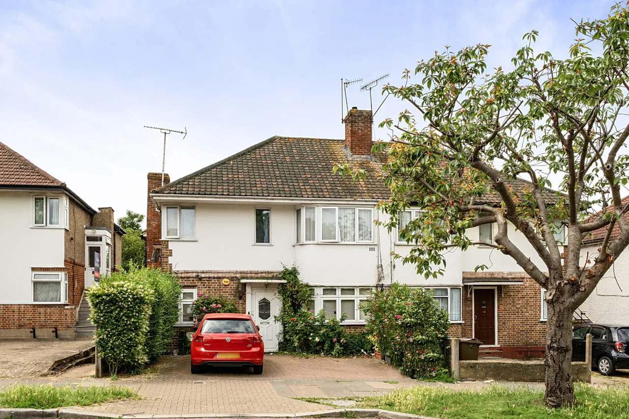 2 bed flat for sale, Shaftesbury Avenue, South Harrow, HA2