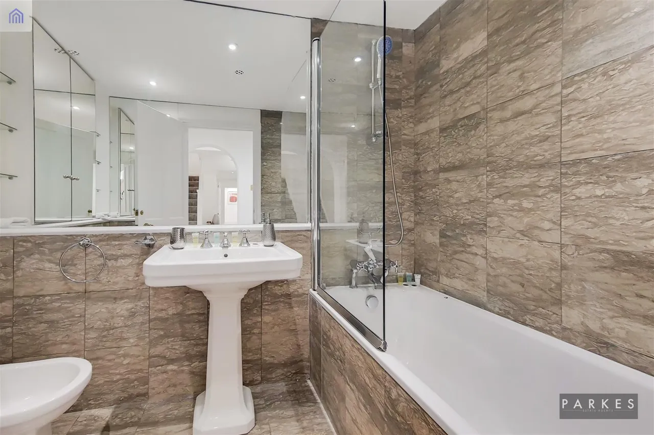 Lower Belgrave Street, Belgravia, London, SW1W 0LP, photo 4