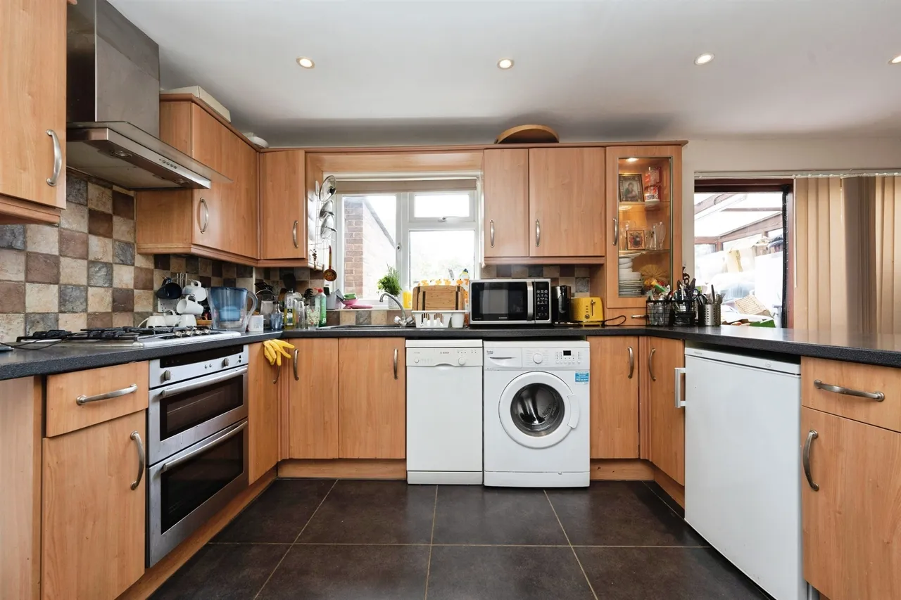 Bournehall Avenue, Bushey, photo 10