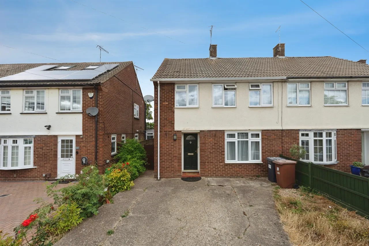 3 bed house for sale — Bournehall Avenue, Bushey