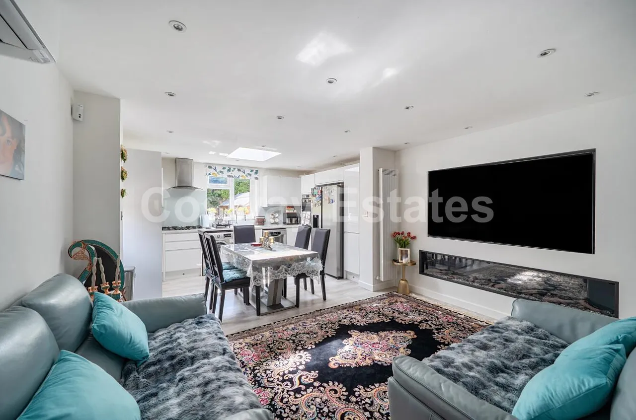 Rowlands Close, Mill Hill, NW7, London, photo 4