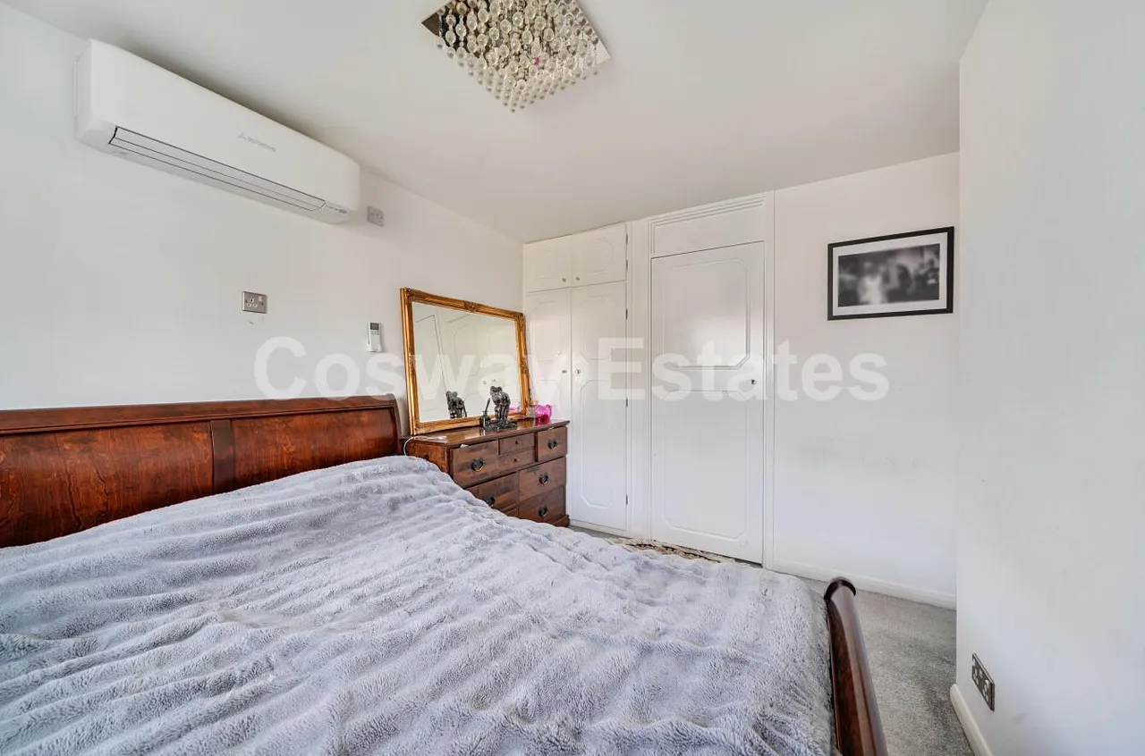 Rowlands Close, Mill Hill, NW7, London, photo 8