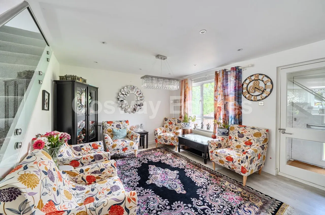 Rowlands Close, Mill Hill, NW7, London, photo 3