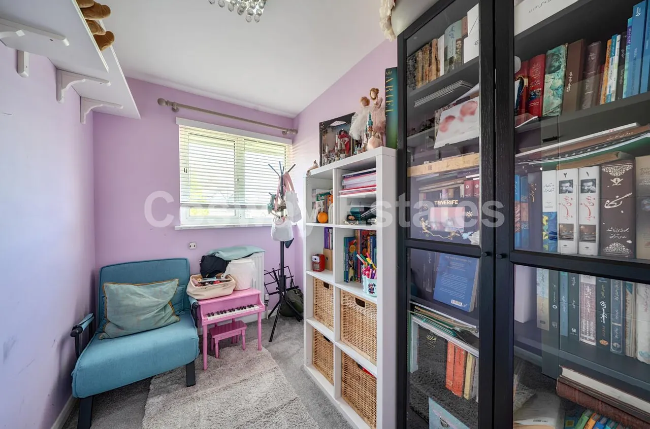 Rowlands Close, Mill Hill, NW7, London, photo 9