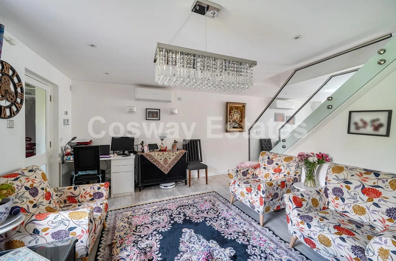 Rowlands Close, Mill Hill, NW7, London, photo 12