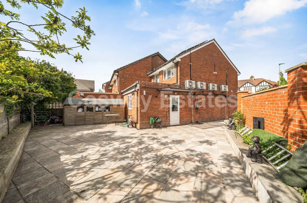 Rowlands Close, Mill Hill, NW7, London, photo 13