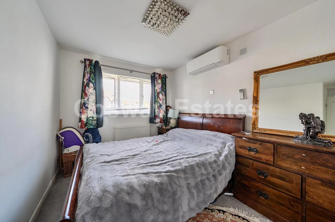 Rowlands Close, Mill Hill, NW7, London, photo 10