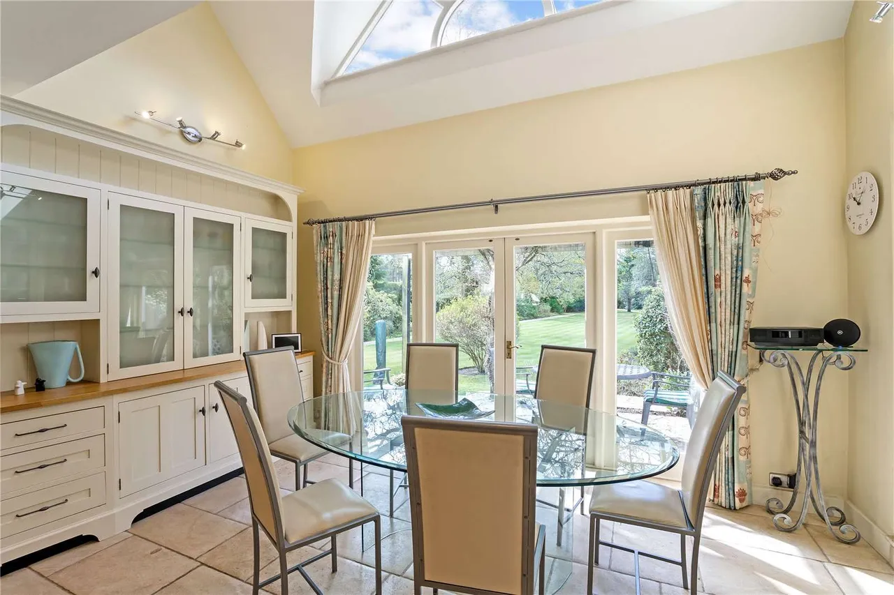 Gong Hill Drive, Lower Bourne, Farnham, Surrey, GU10 3HG, photo 6