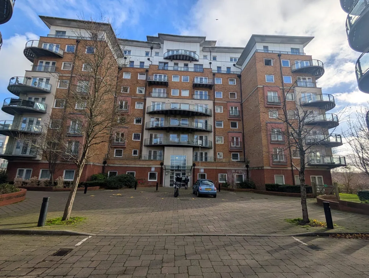 2 bed flat for sale, Winterthur Way, Basingstoke, RG21