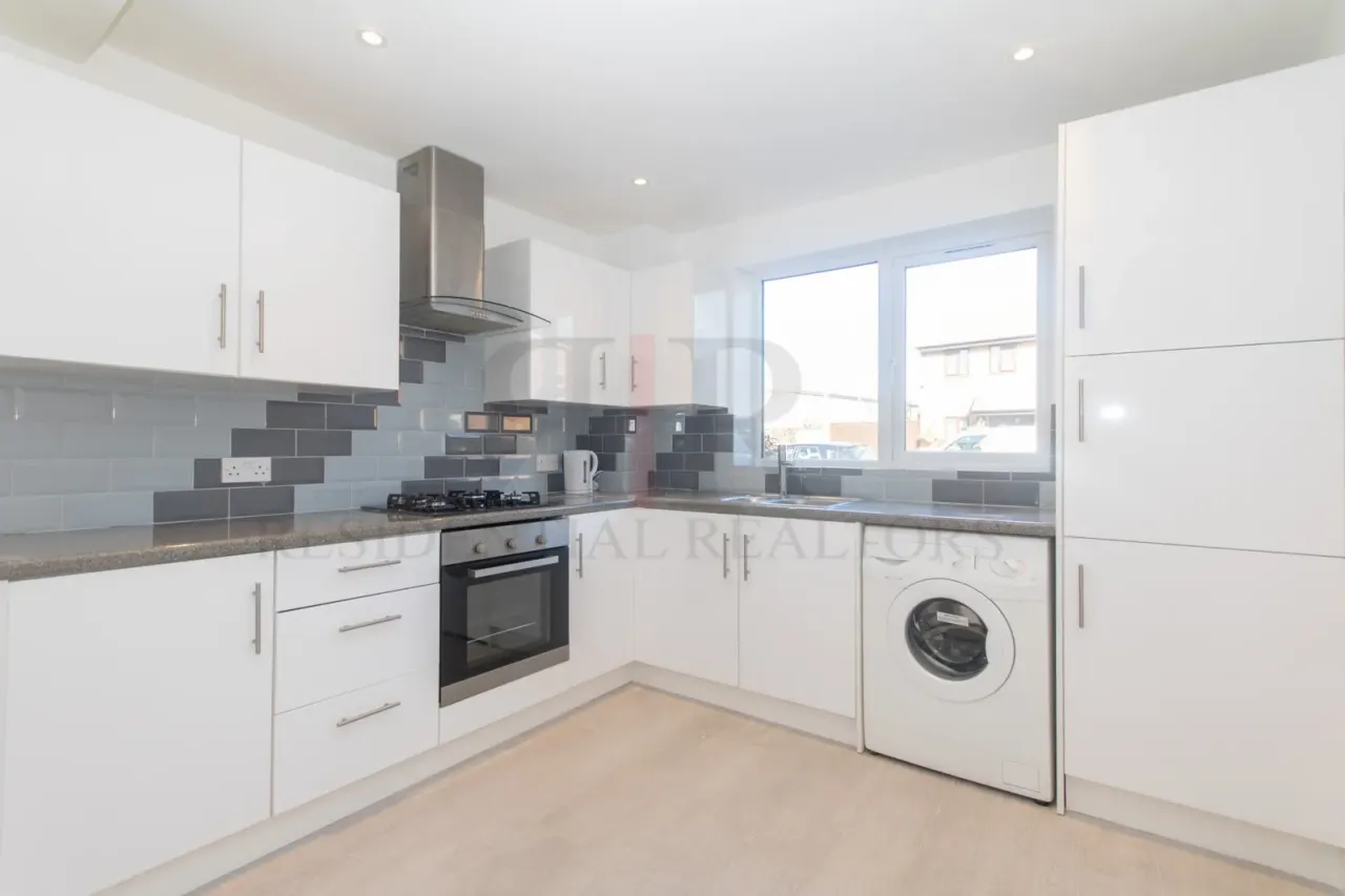 4 bed house to rent, Hargwyne Street, London, SW9