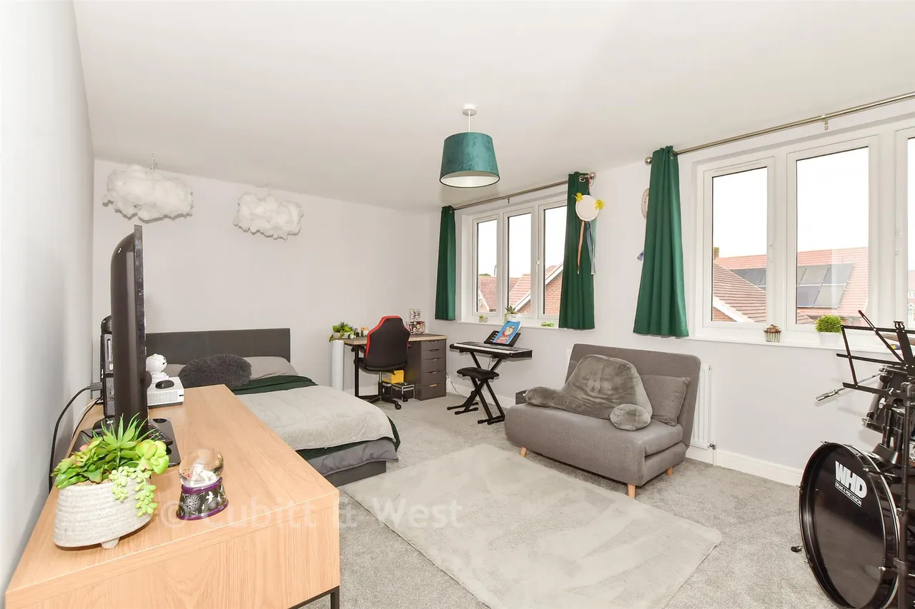 Vespasian Close, Westhampnett, PO18, photo 7