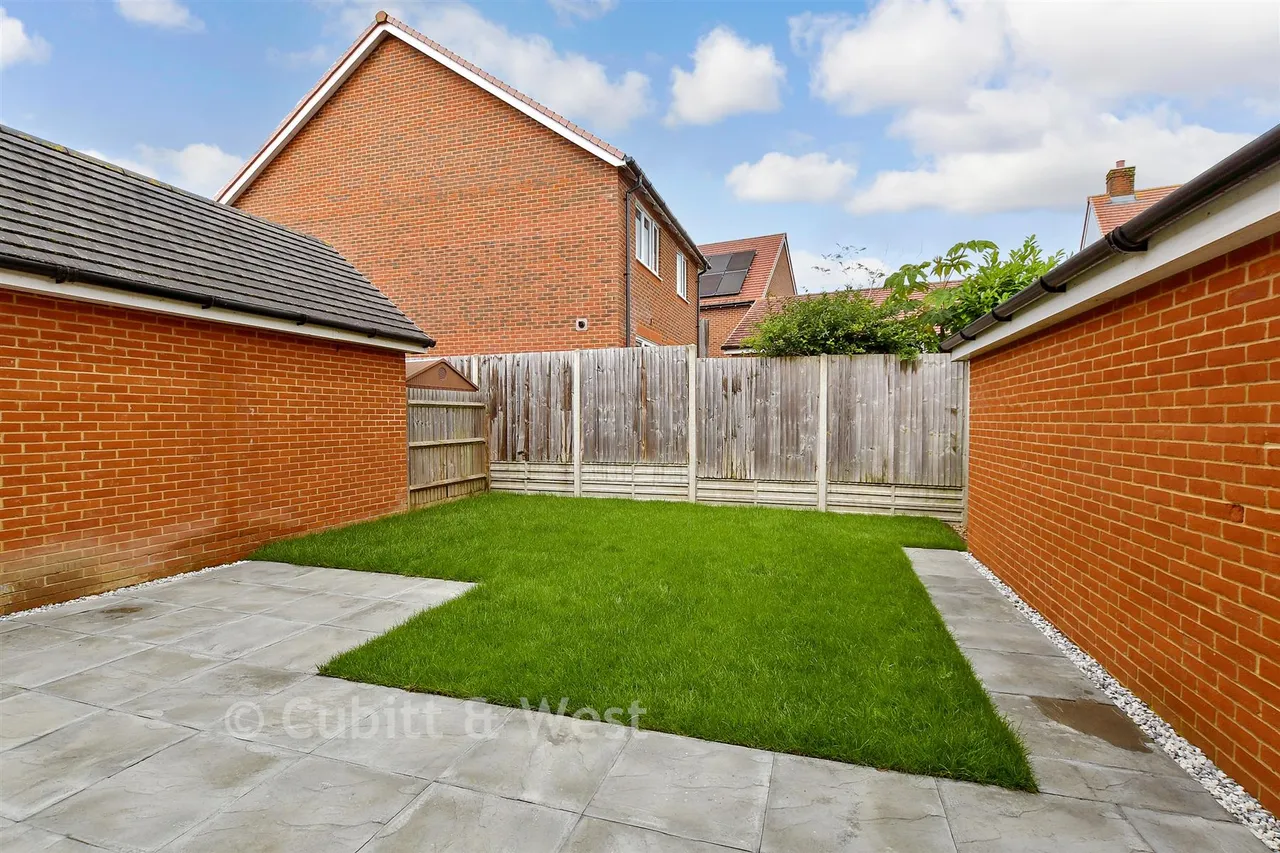 Vespasian Close, Westhampnett, PO18, photo 6