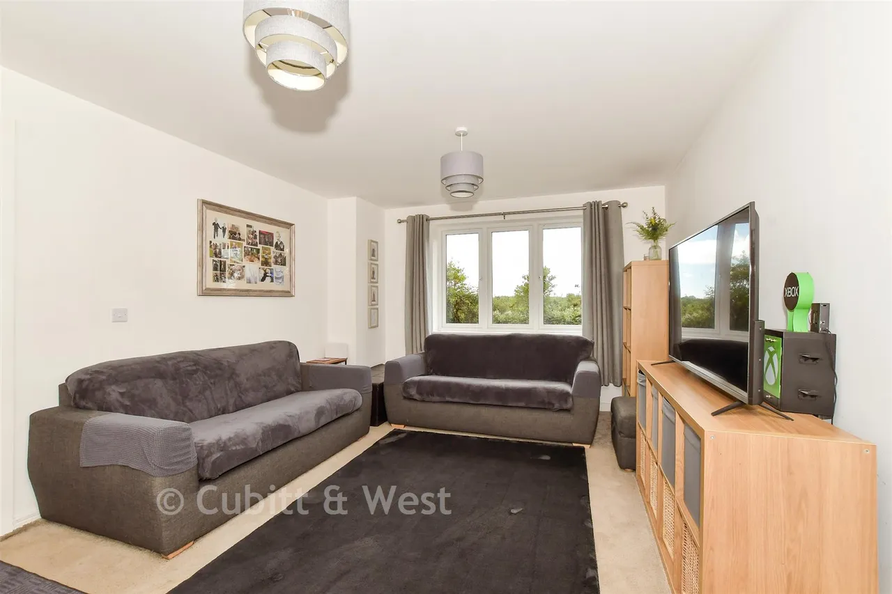 Vespasian Close, Westhampnett, PO18, photo 4
