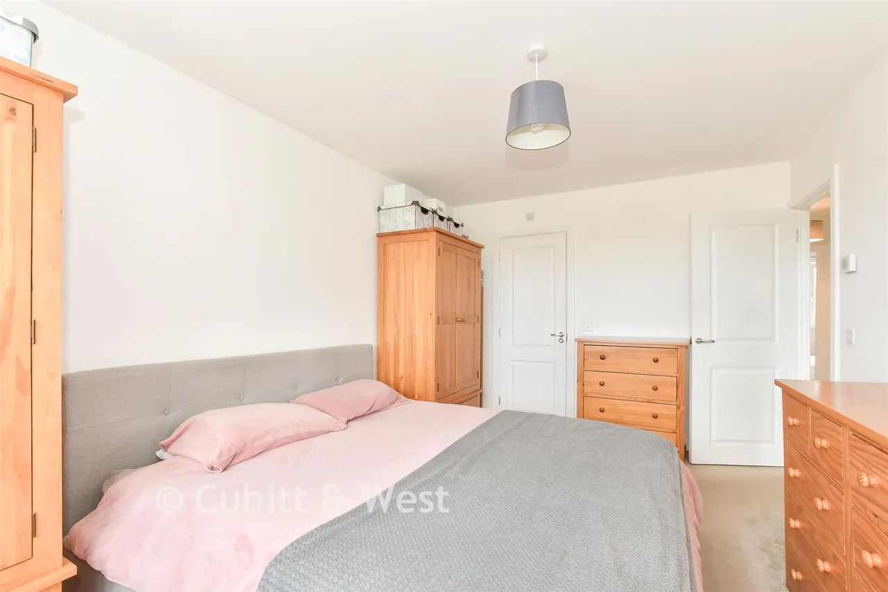 Vespasian Close, Westhampnett, PO18, photo 10
