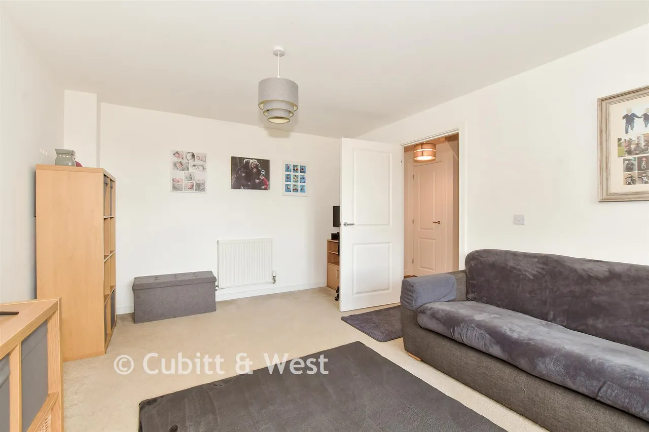 Vespasian Close, Westhampnett, PO18, photo 5