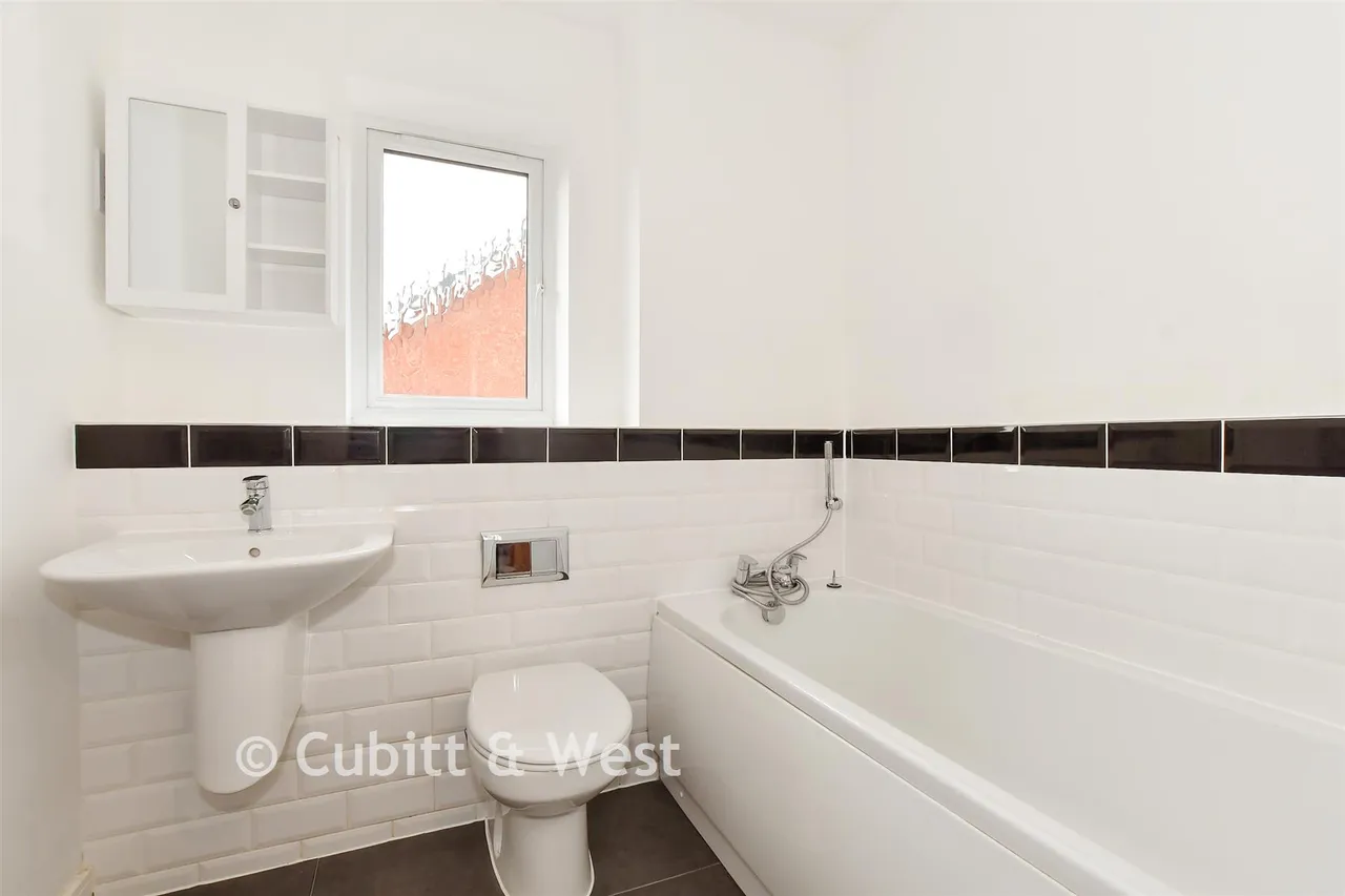 Vespasian Close, Westhampnett, PO18, photo 13