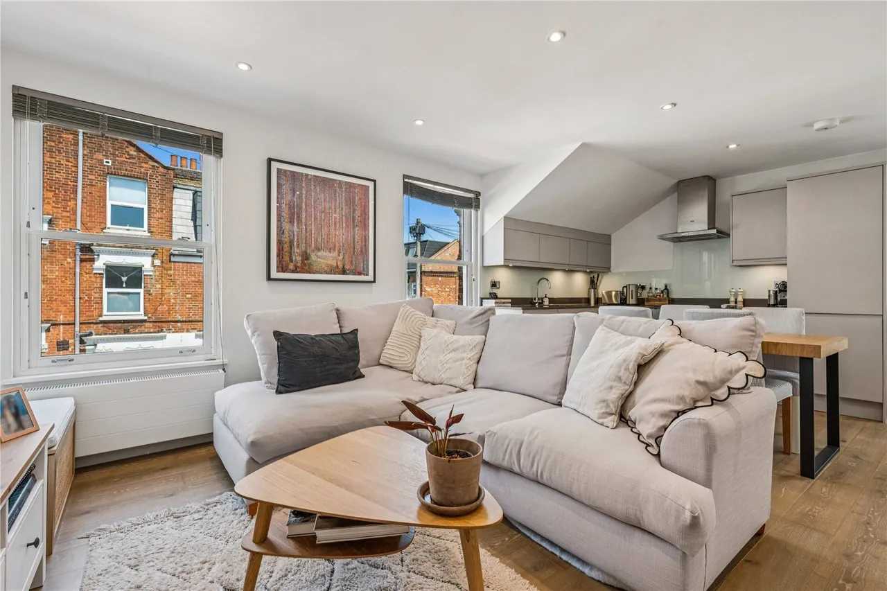 1 bed flat for sale, Atheldene Road, London, SW18