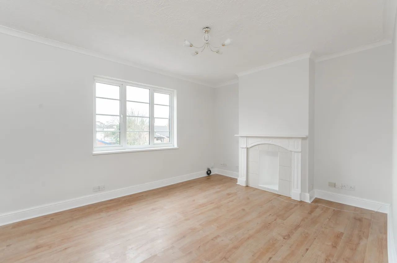 2 bed flat for sale — 5 Springfield Court, Lynton Road, London