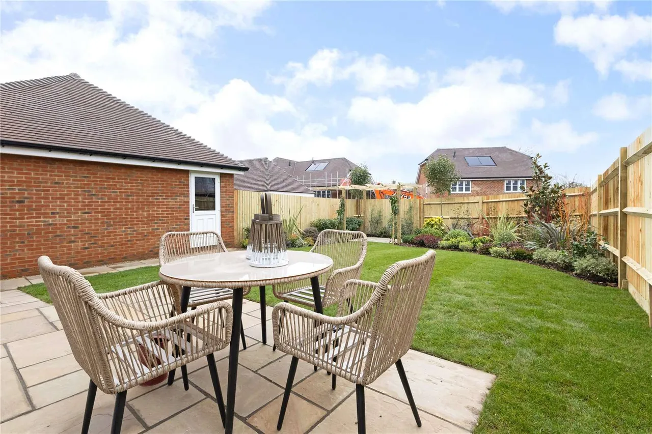 Manorwood, West Horsley, Leatherhead, Surrey, KT24 6HQ, photo 11