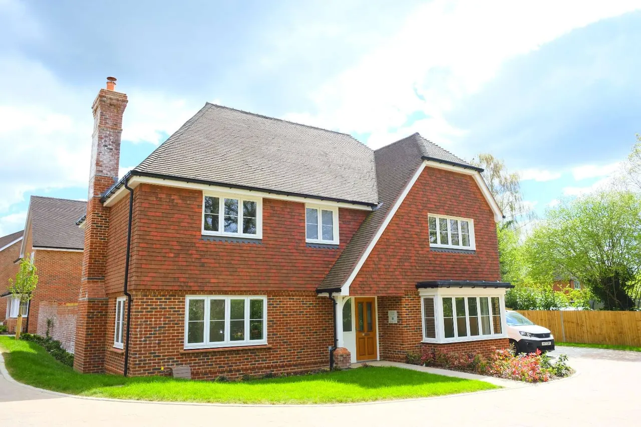 Manorwood, West Horsley, Leatherhead, Surrey, KT24 6HQ, photo 5