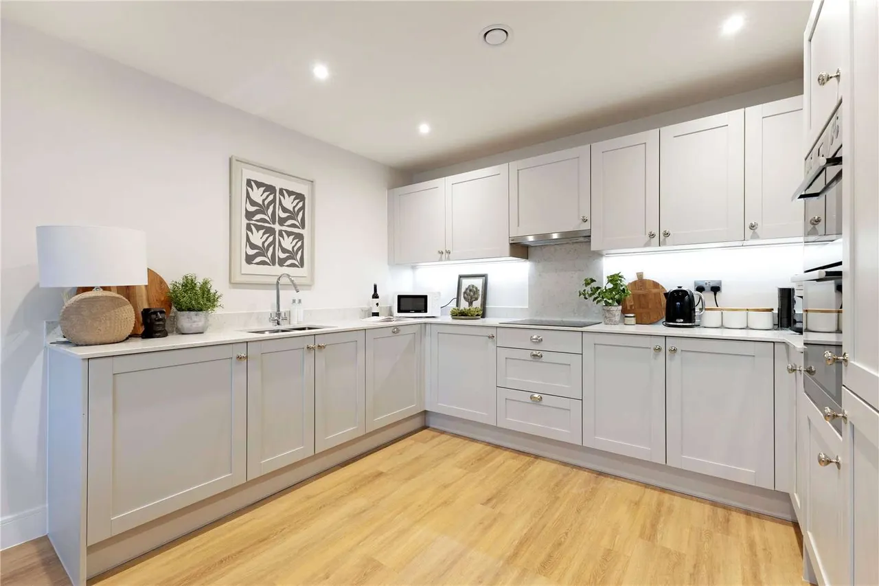 Manorwood, West Horsley, Leatherhead, Surrey, KT24 6HQ, photo 12