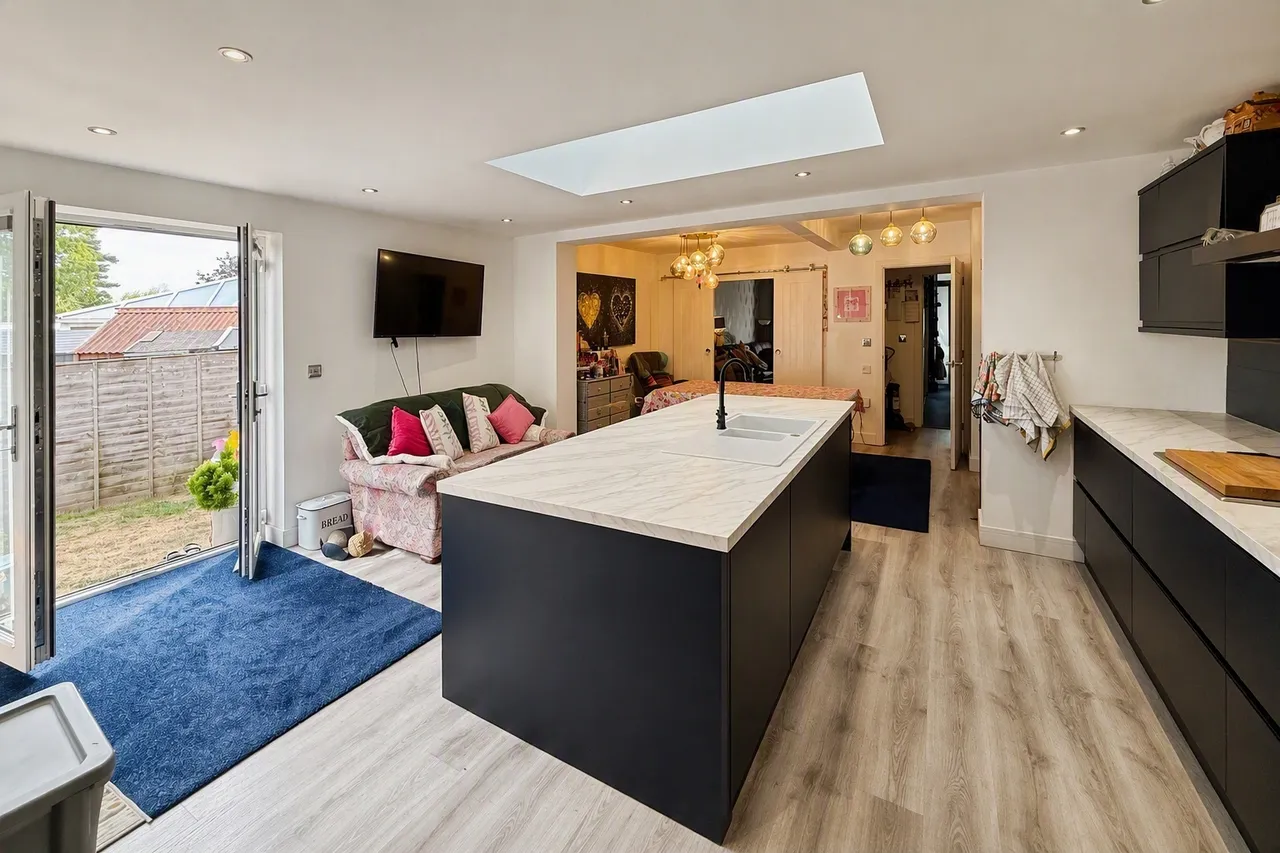 Home Farm Crescent, Whitnash, Leamington Spa, photo 3