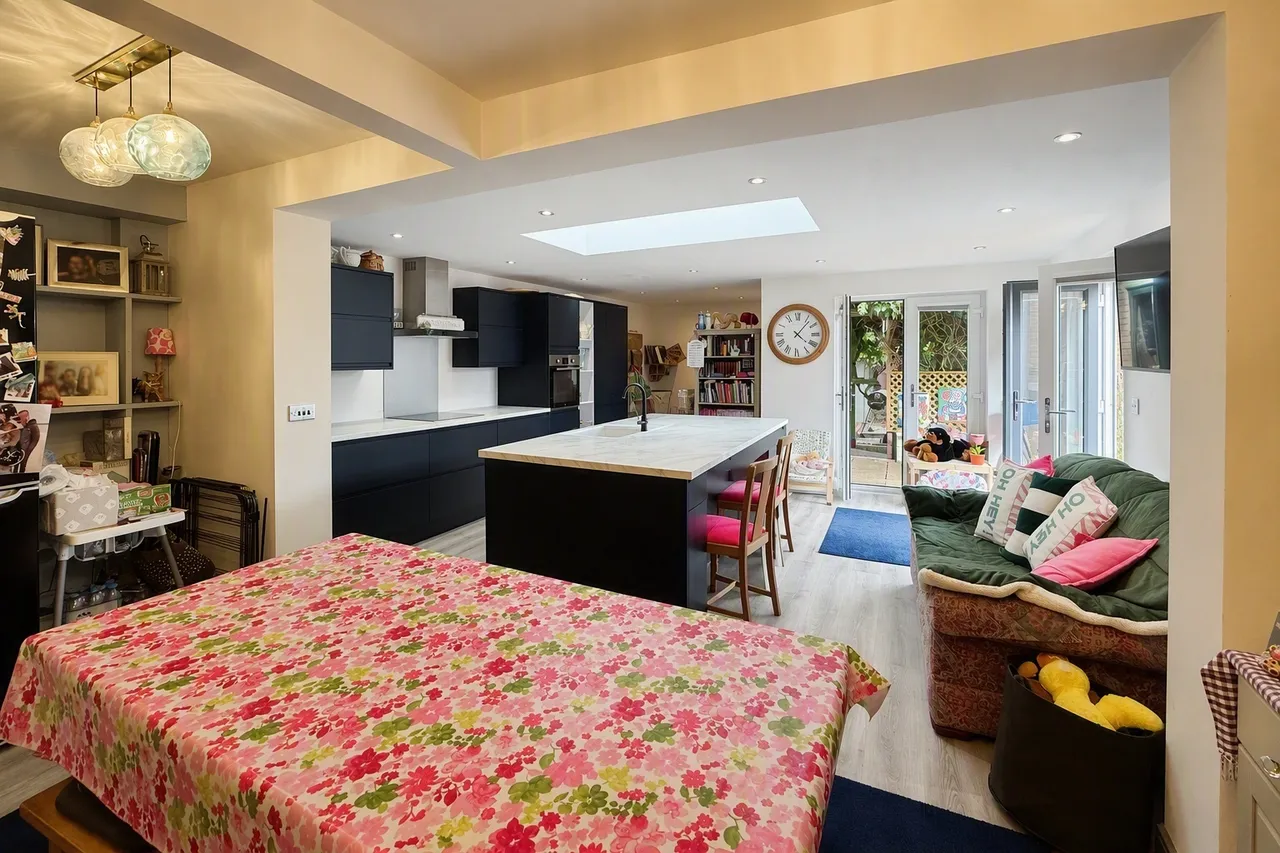 Home Farm Crescent, Whitnash, Leamington Spa, photo 4