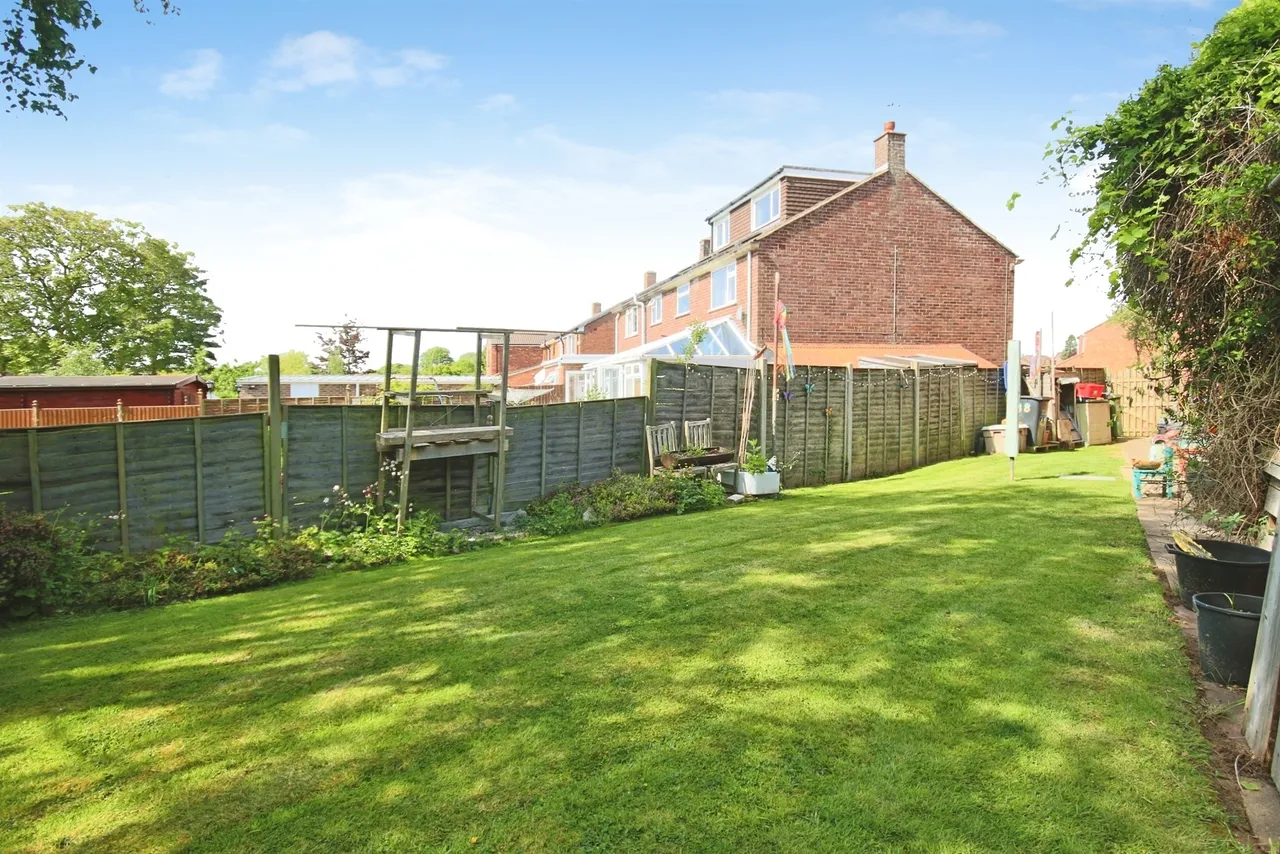 Home Farm Crescent, Whitnash, Leamington Spa, photo 11