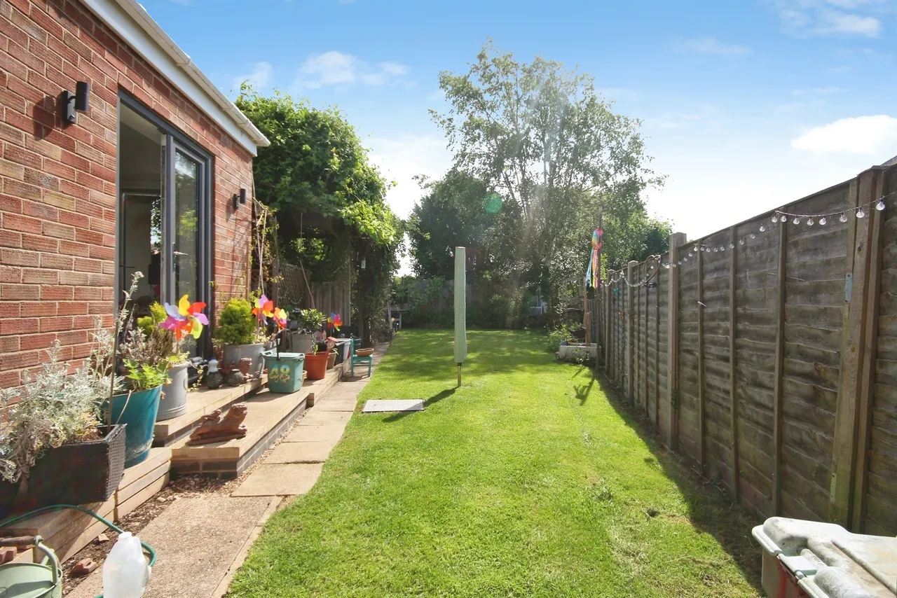 Home Farm Crescent, Whitnash, Leamington Spa, photo 10