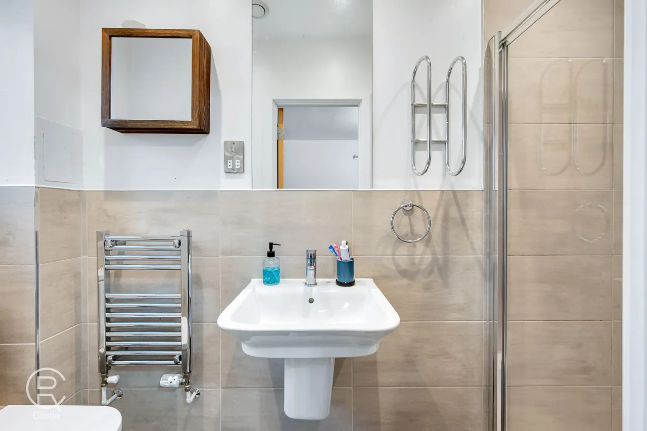 Alton Court, London, W7, photo 10