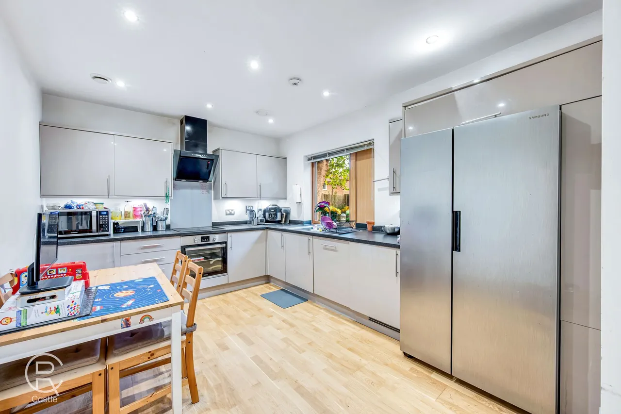 Alton Court, London, W7, photo 2