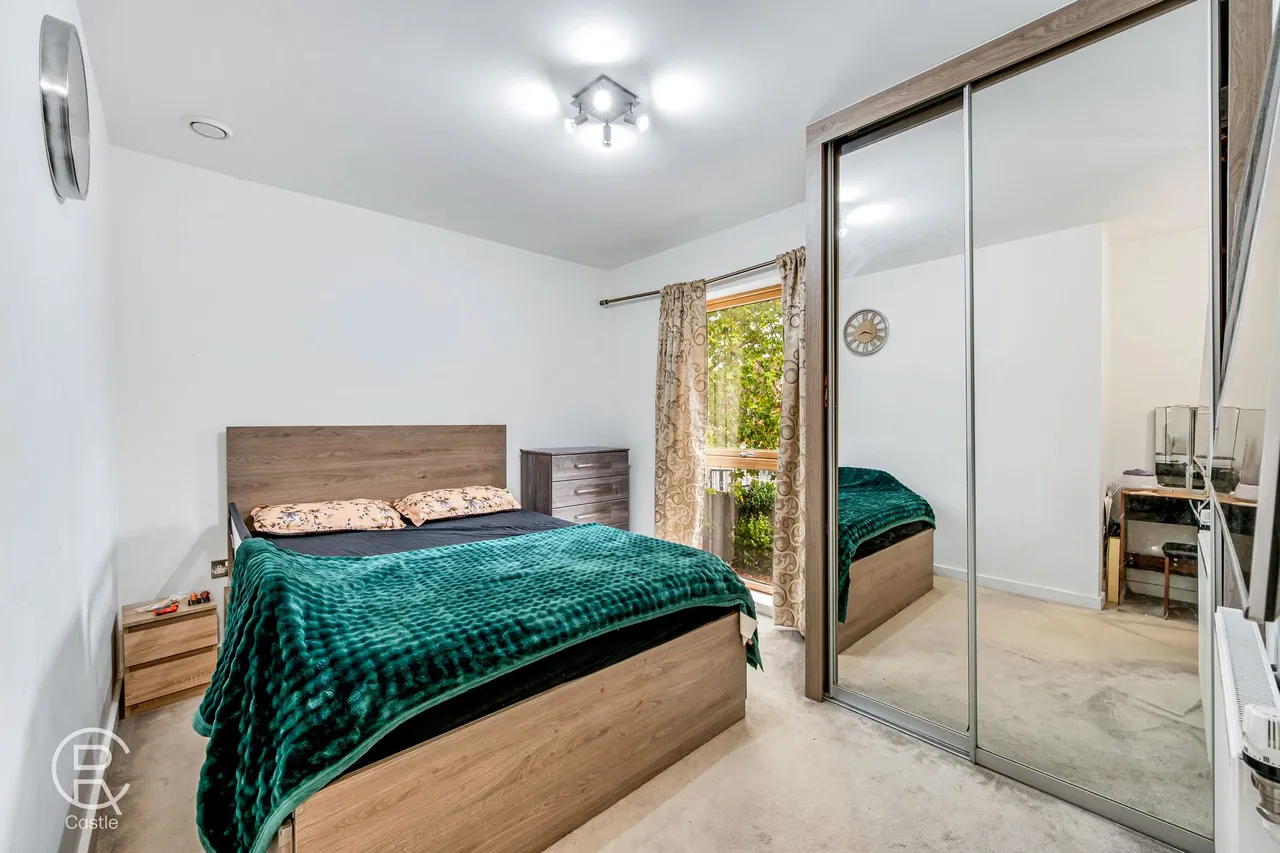 Alton Court, London, W7, photo 6