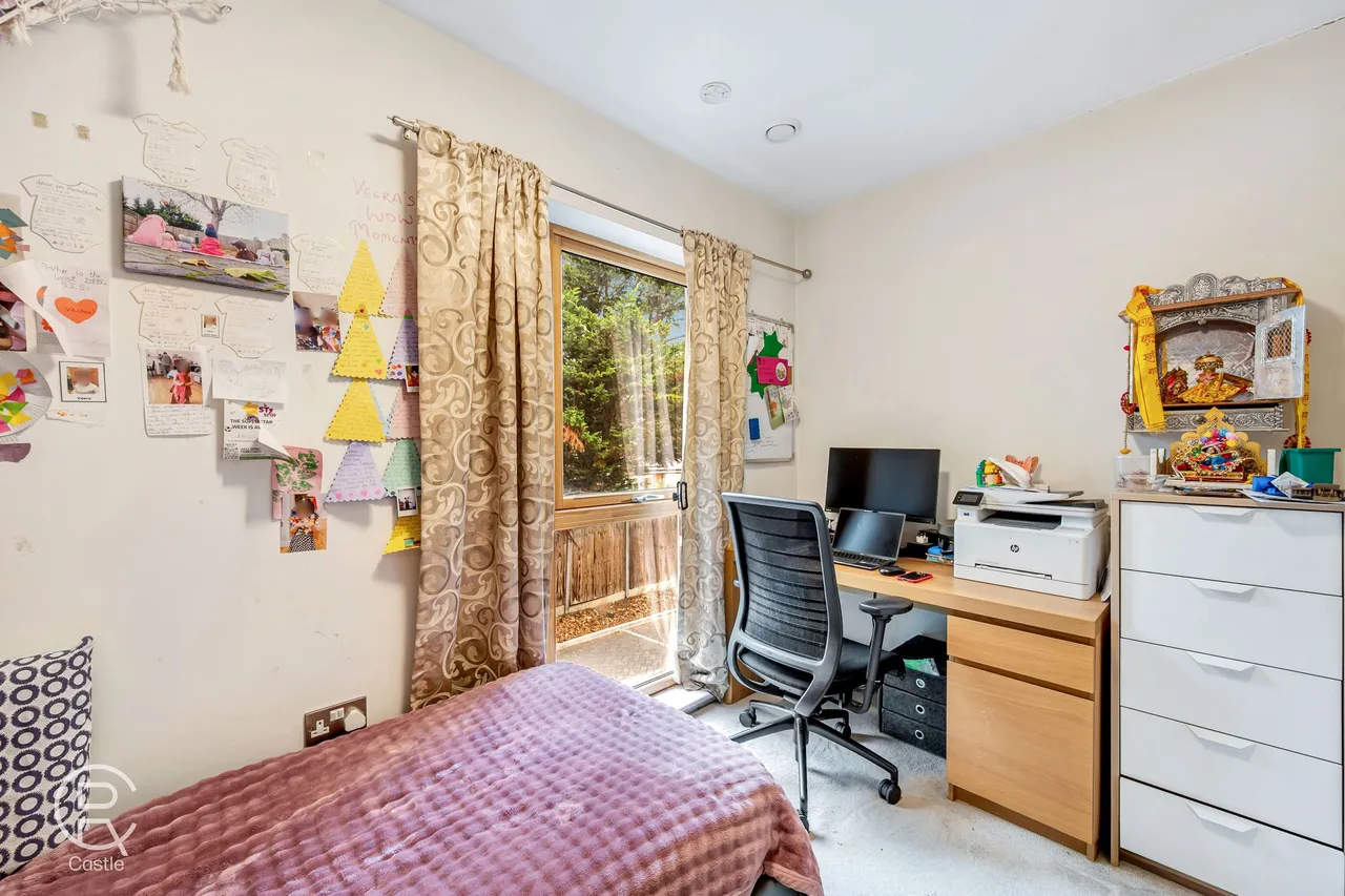 Alton Court, London, W7, photo 9