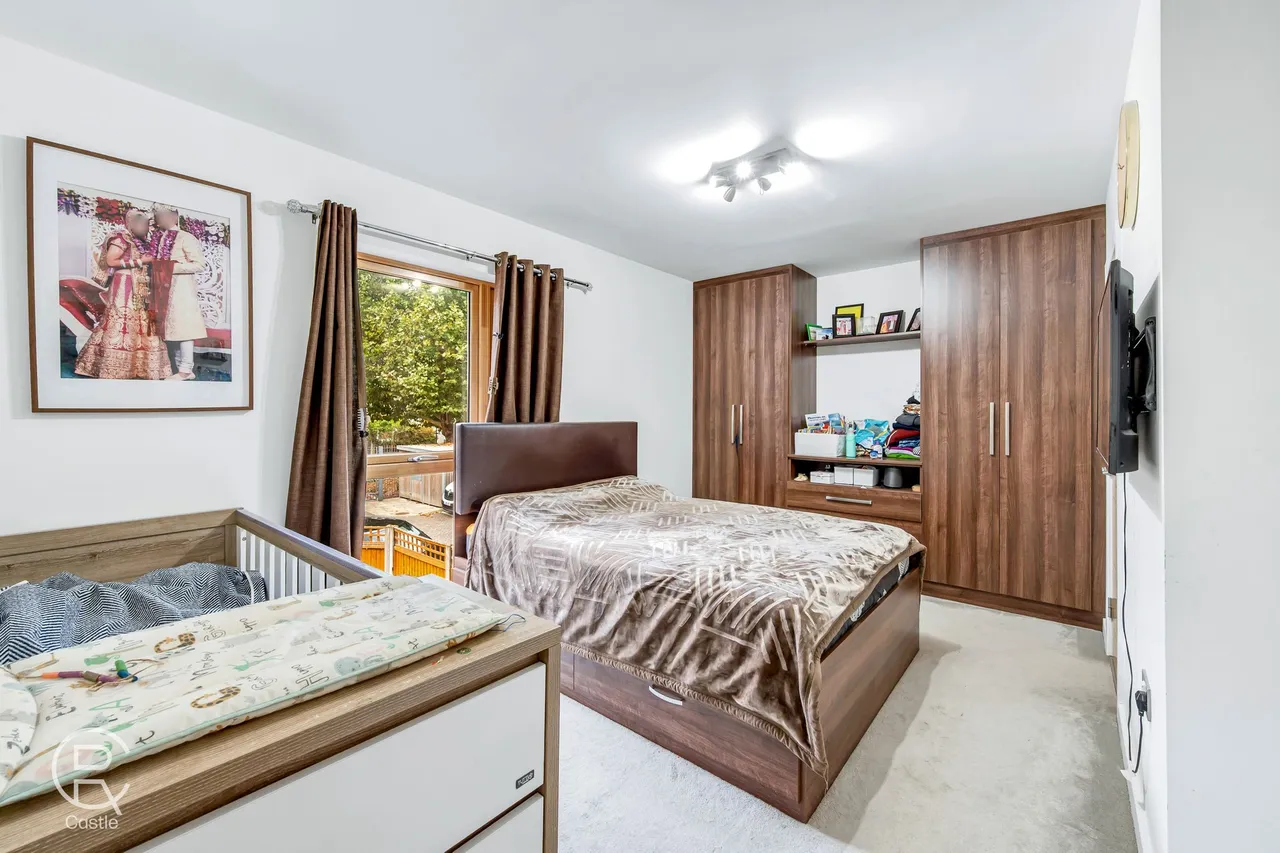 Alton Court, London, W7, photo 8