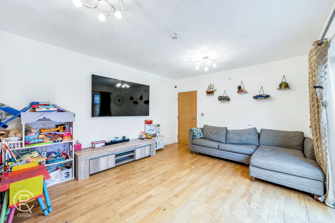 Alton Court, London, W7, photo 4